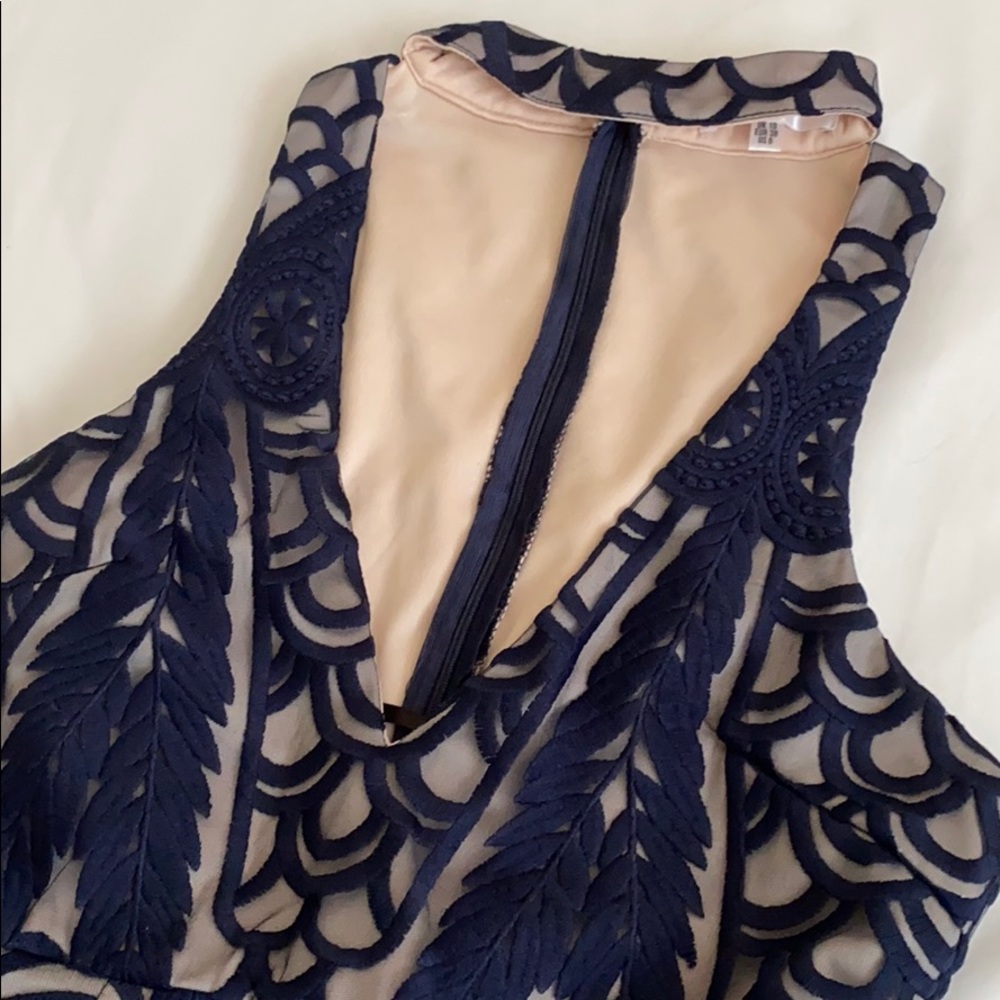 Missguided Navy Lace Choker Neck Bodycon Dress - Picture 4 of 9